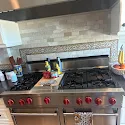 Photo from Roger Antonie's review showing his Viking professional gas range with red knobs